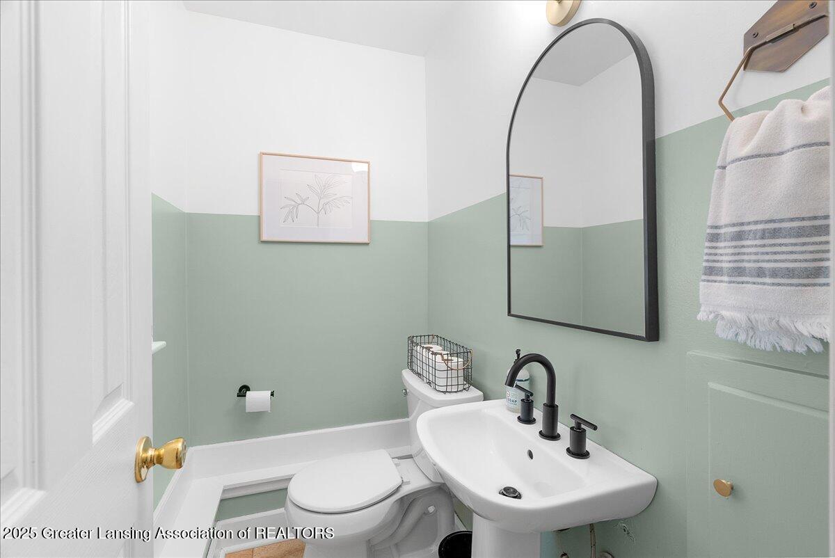 2516 Chatham Road Lansing, MI 48910 - Photo 16 of 40 20-Media Jett - 20