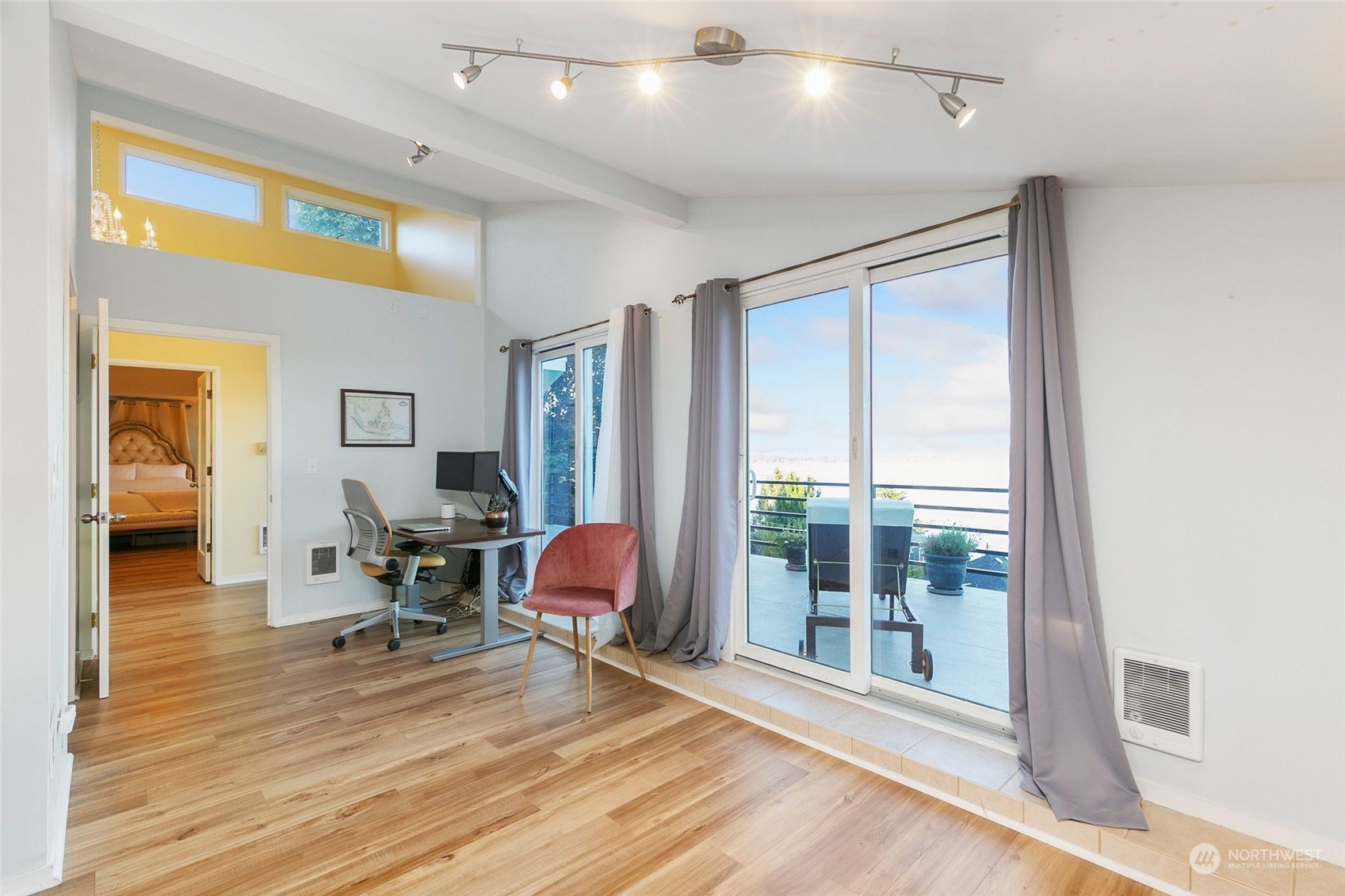 3205 South Judkins Street Seattle, WA 98144 - Photo 26 of 40 a view of a livingroom with workspace and a window