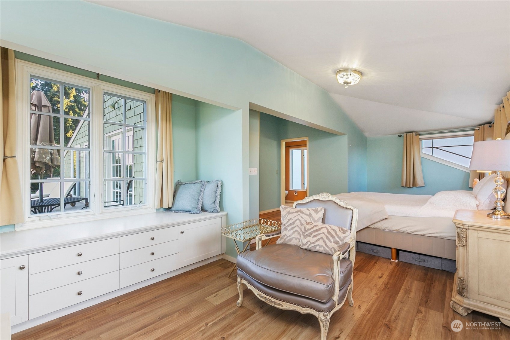 3205 South Judkins Street Seattle, WA 98144 - Photo 32 of 40 a bedroom with a bed and a large window