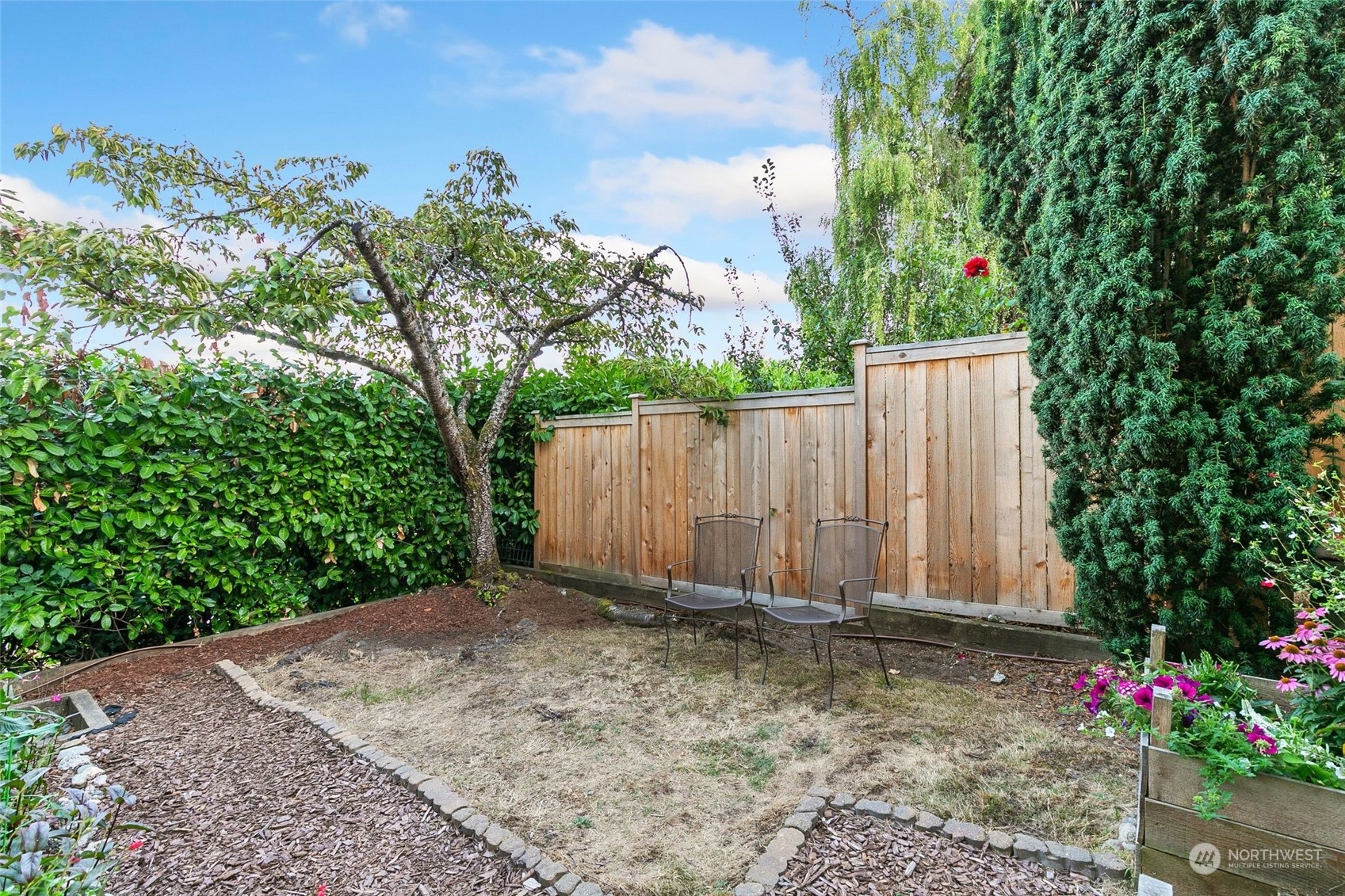 3205 South Judkins Street Seattle, WA 98144 - Photo 38 of 40 a backyard of a house