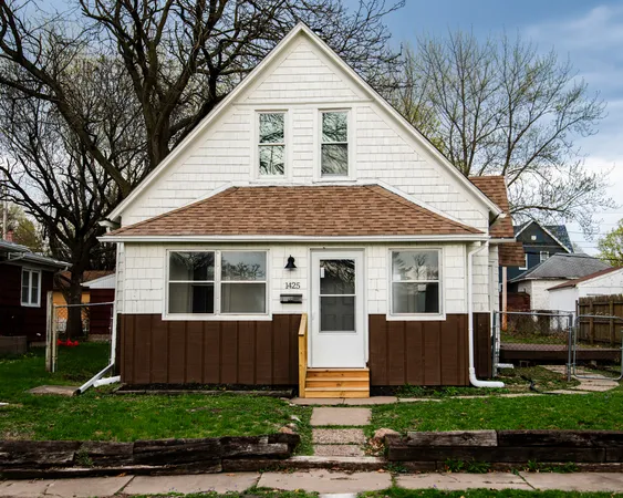 $140,000 | 1425-24 24 1/2 Street, Rock Island, IL 61201
