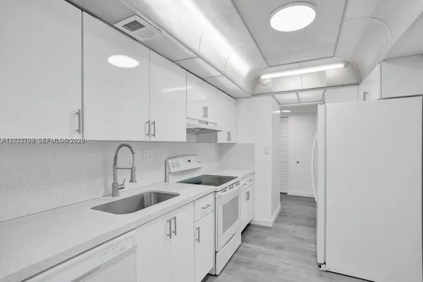 $158,999 | 3821 Environ Boulevard, Unit 403, Lauderhill, FL 33319