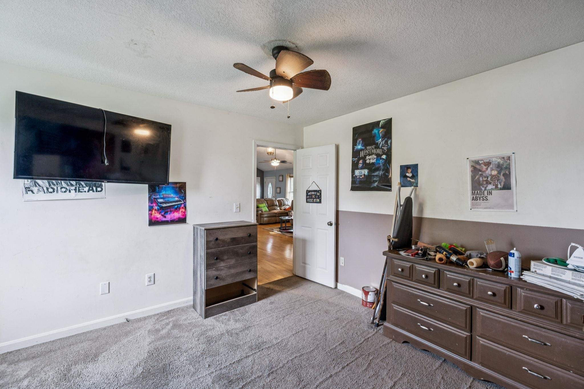 537 Isbell Lane Decherd, TN 37324 - Photo 29 of 40 a view of livingroom with furniture and a flat screen tv