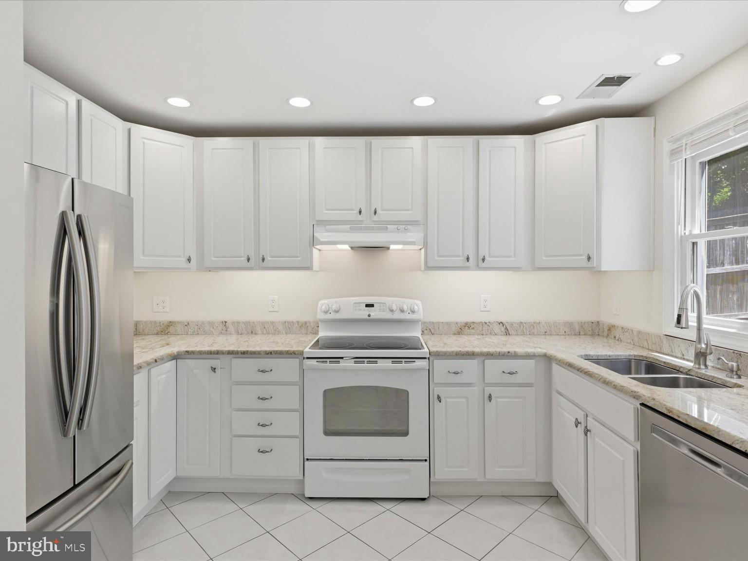 6003 Rixey Drive Alexandria, VA 22303 - Photo 11 of 37 Kitchen