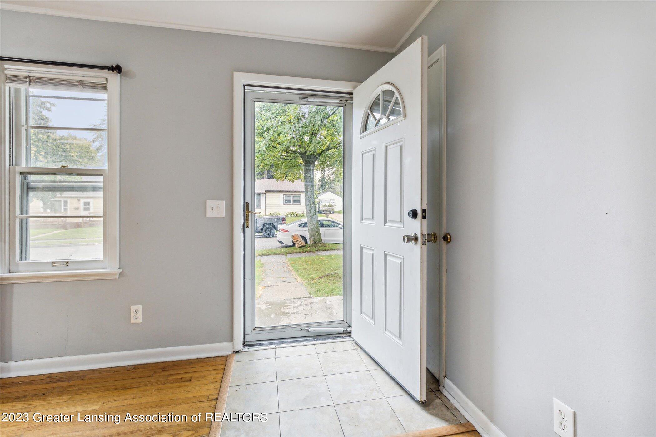 1906 West Rundle Avenue Lansing, MI 48910 - Photo 4 of 47 06-1906-W-Rundle-Ave-Lansing-MI-48910-Wi