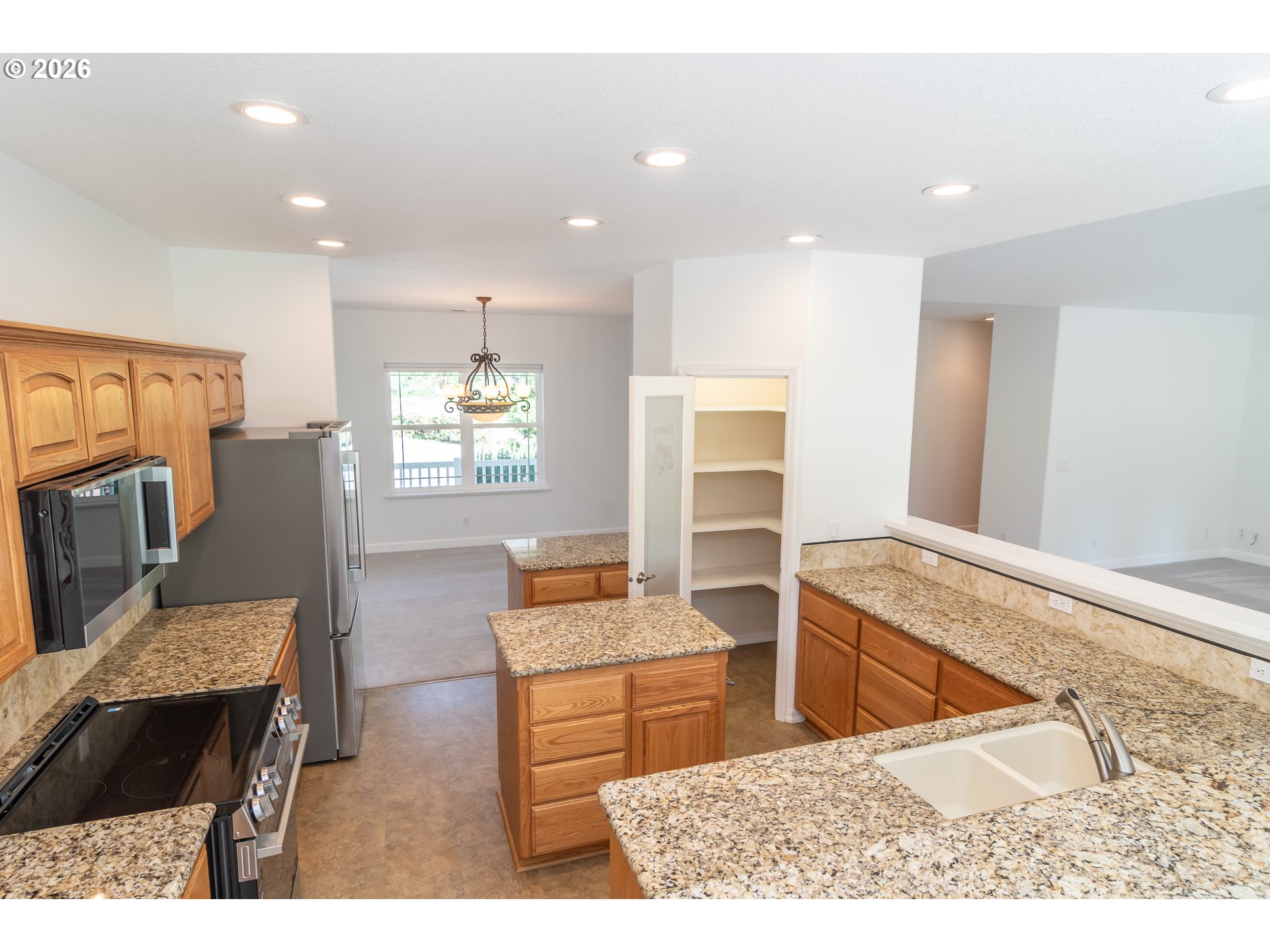 982 Doerner Road Roseburg, OR 97471 - Photo 13 of 48 Pantry