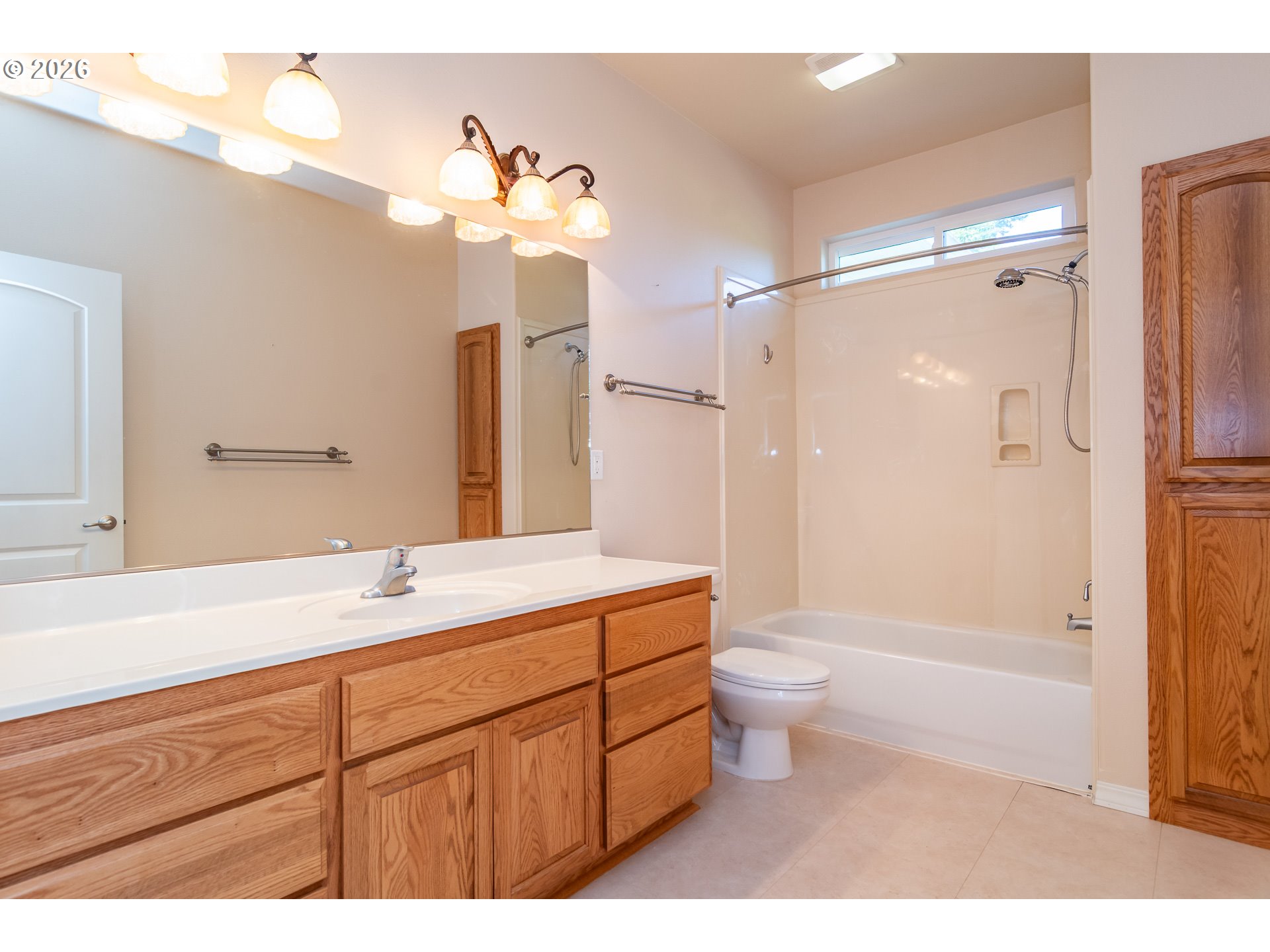 982 Doerner Road Roseburg, OR 97471 - Photo 26 of 48 Bathroom
