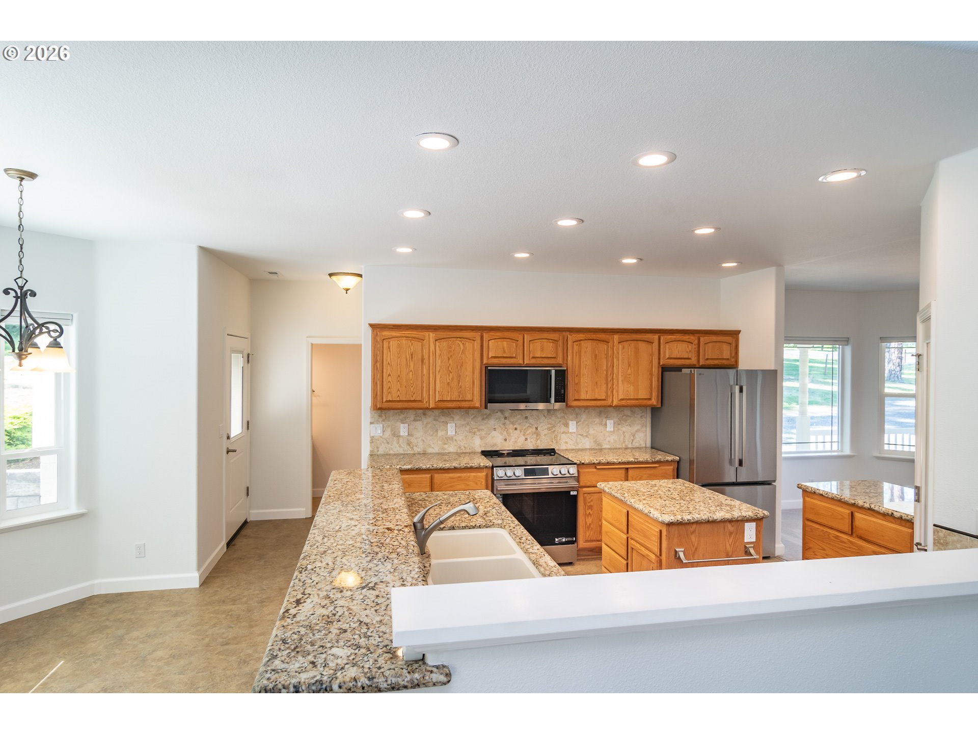 982 Doerner Road Roseburg, OR 97471 - Photo 7 of 48 Kitchen