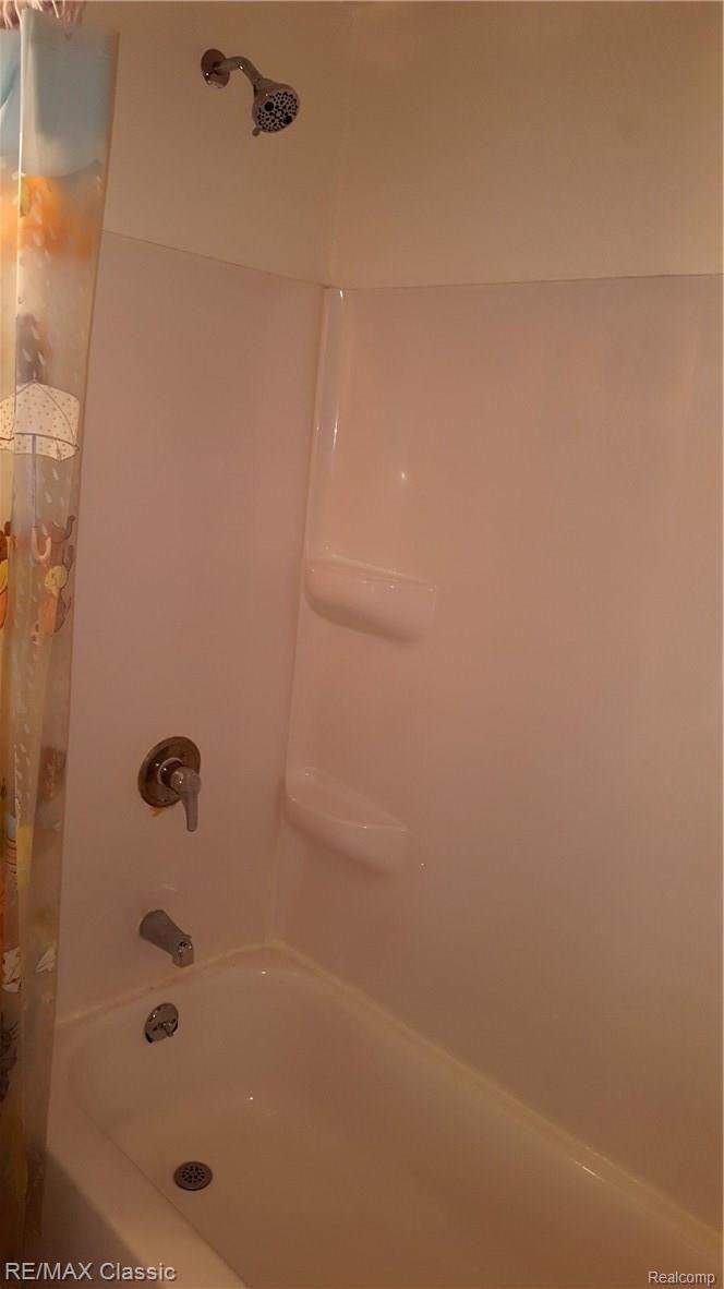 1400 Nightingale Road Wixom, MI 48393 - Photo 15 of 30 20170614_191849.jpg