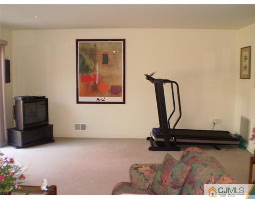 4604 Stonehedge Road Edison, NJ 08820 - Photo 13 of 14