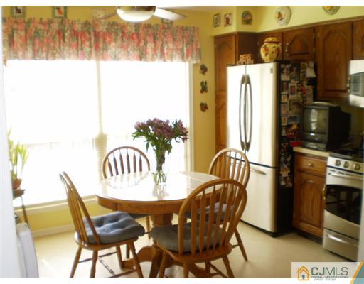 4604 Stonehedge Road Edison, NJ 08820 - Photo 5 of 14