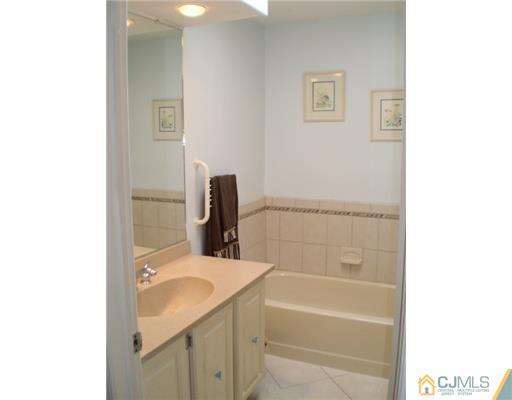 4604 Stonehedge Road Edison, NJ 08820 - Photo 8 of 14