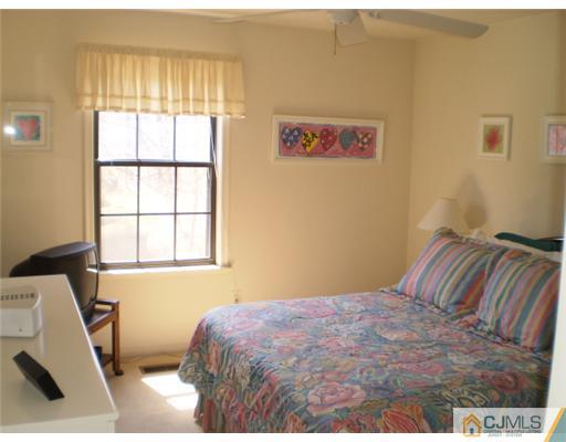 4604 Stonehedge Road Edison, NJ 08820 - Photo 10 of 14