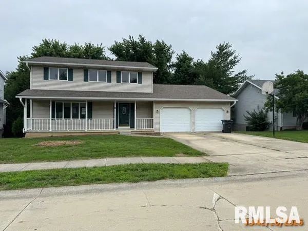$228,500 | 2 Blakeridge Place, Mount Zion, IL 62549