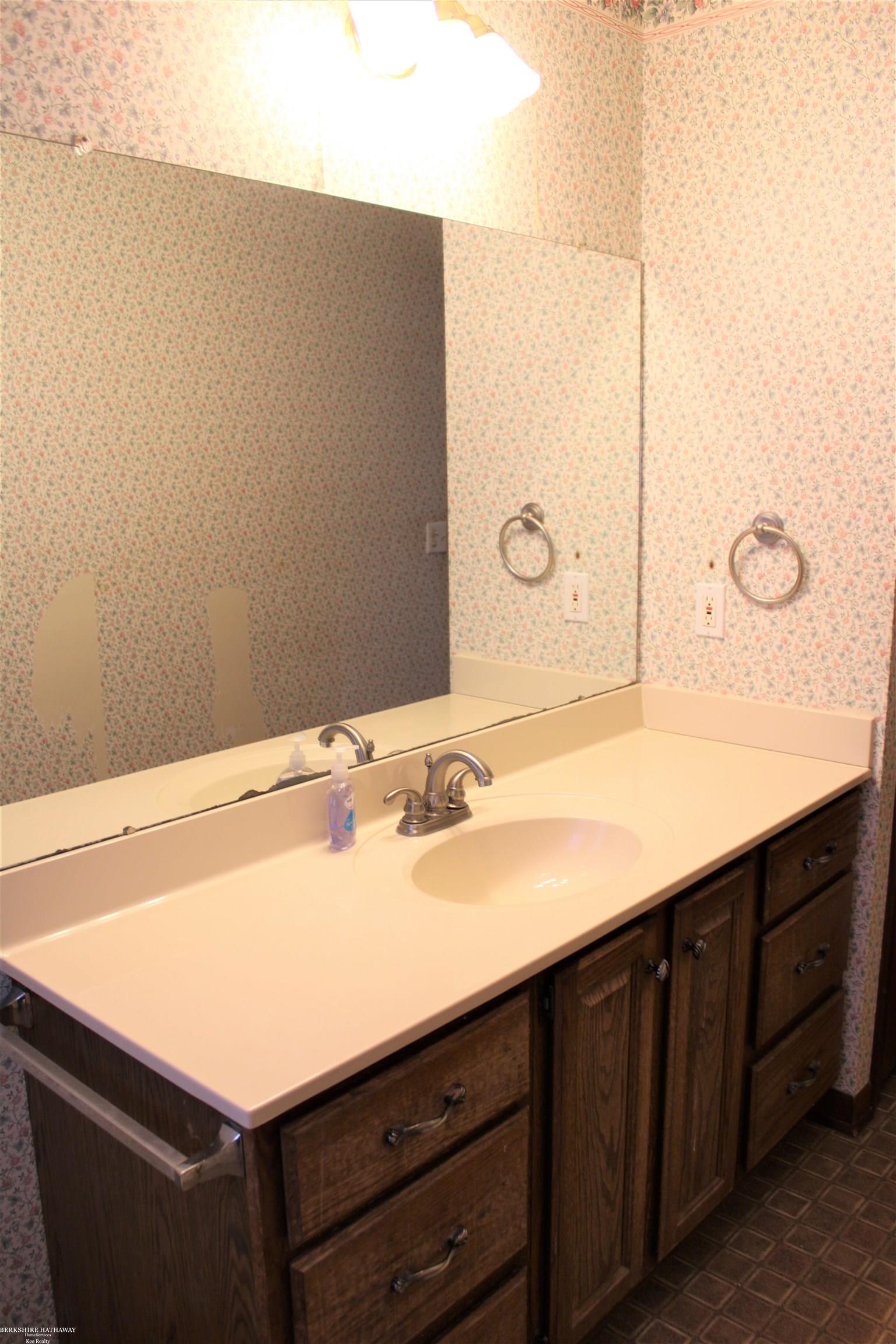 18195 Gilmore Road Armada, MI 48005 - Photo 21 of 34 50112958-20.JPG