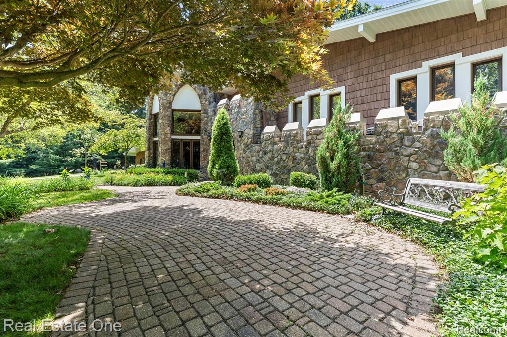 5336 Kensington Road Brighton, MI 48114 - Photo 5 of 67 Gallery Image 5