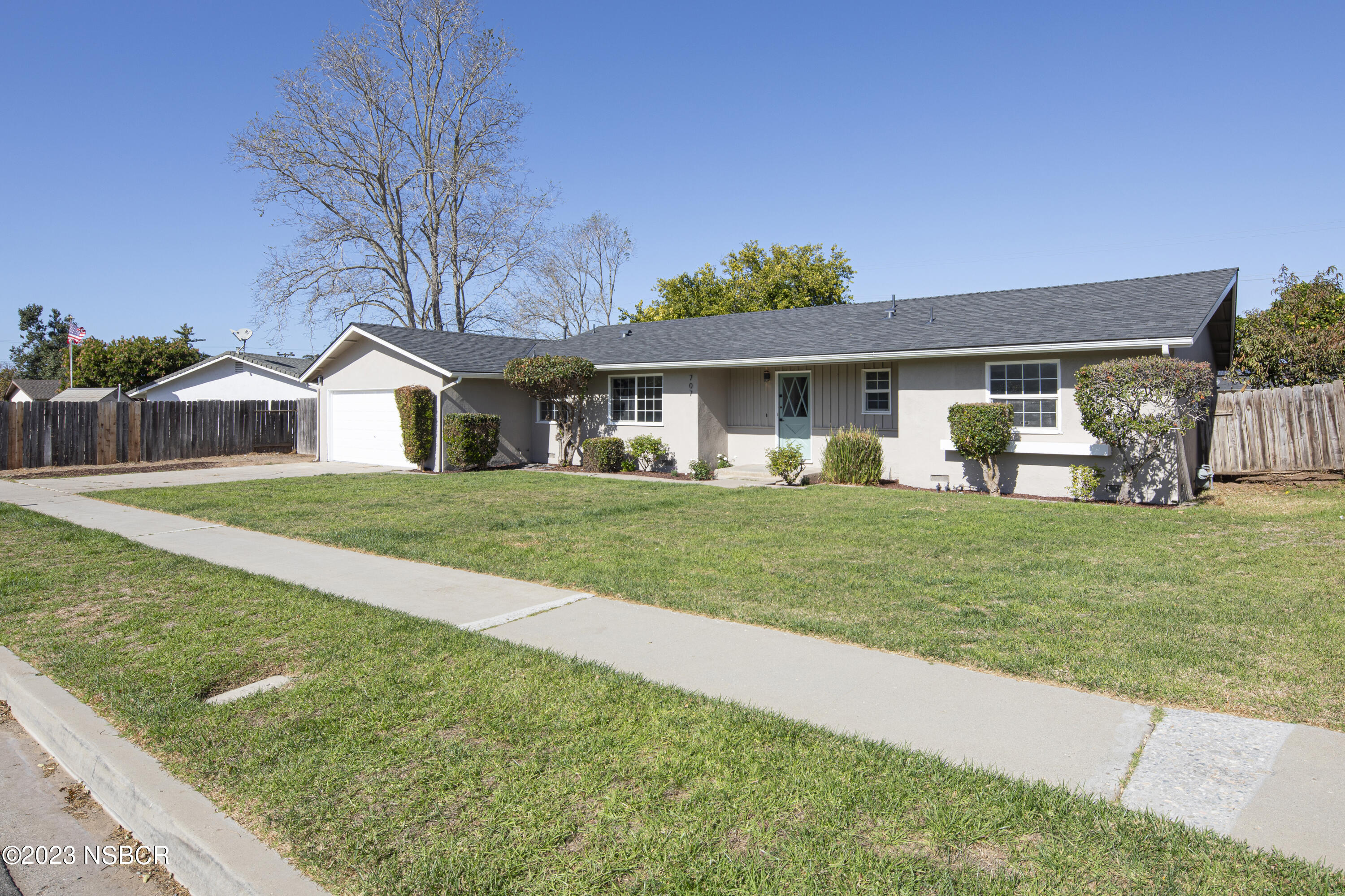 707 Loma Way Santa Maria, CA 93455 - Photo 3 of 27 211A7352