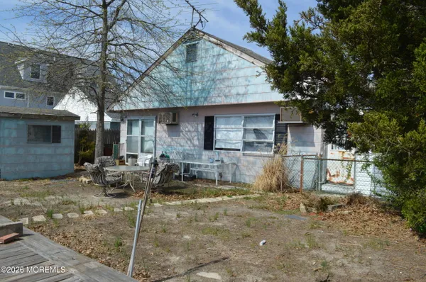 a view of a house with workspace