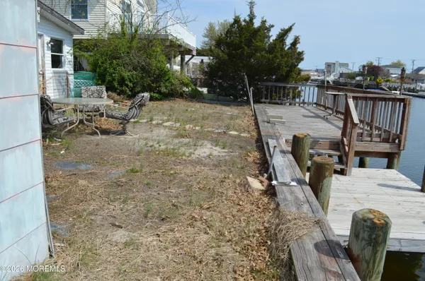 a view of a house with backyard of the house