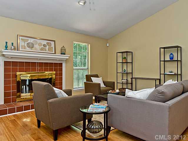 6301 Randy Drive Charlotte, NC 28215 - Photo 4 of 16 Gallery Image 4