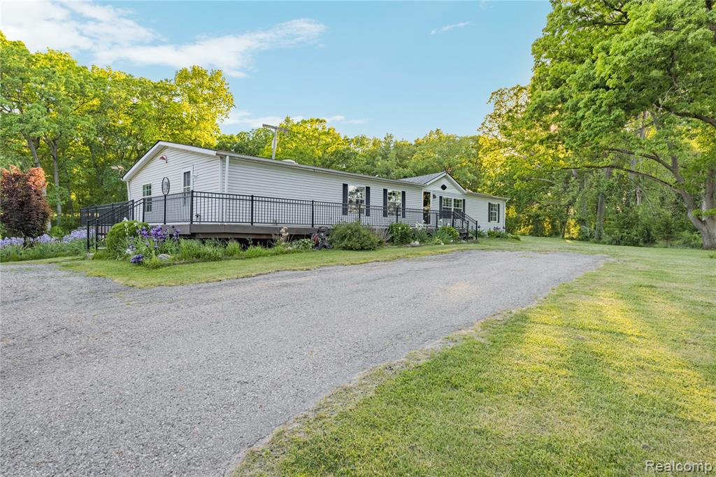 8460 Fish Lake Road Holly, MI 48442 - Photo 2 of 47