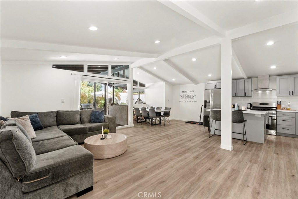 6413 Wystone Avenue Reseda, CA 91335 - Photo 5 of 36