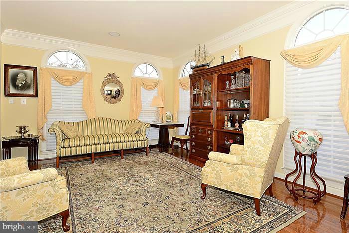 713 Childs Point Road Annapolis, MD 21401 - Photo 4 of 30 Living Room