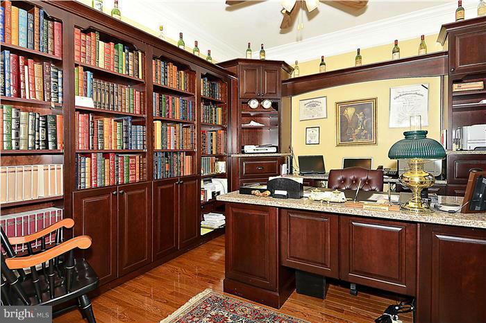 713 Childs Point Road Annapolis, MD 21401 - Photo 6 of 30 Interior (General)
