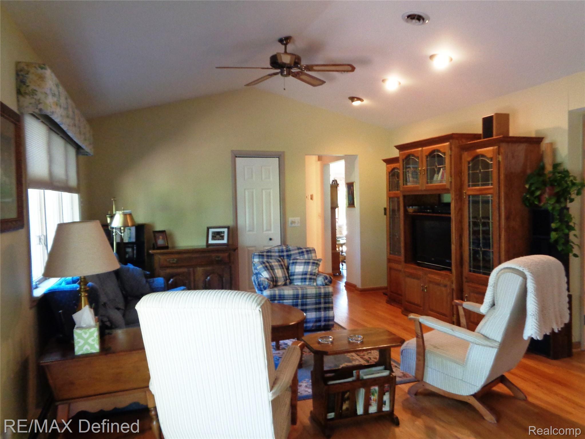 247 Rochdale Drive South Rochester, MI 48309 - Photo 8 of 30 Great Room