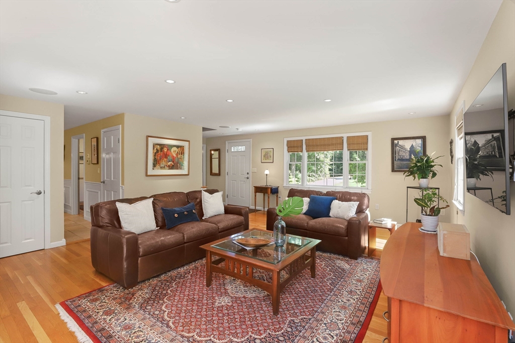 6 Mc Intosh Road Chelmsford, MA 01824 - Photo 11 of 40 Gallery Image 11