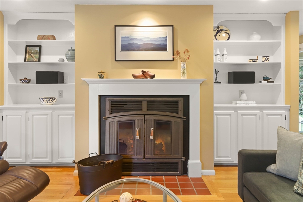 6 Mc Intosh Road Chelmsford, MA 01824 - Photo 3 of 40 Gallery Image 3
