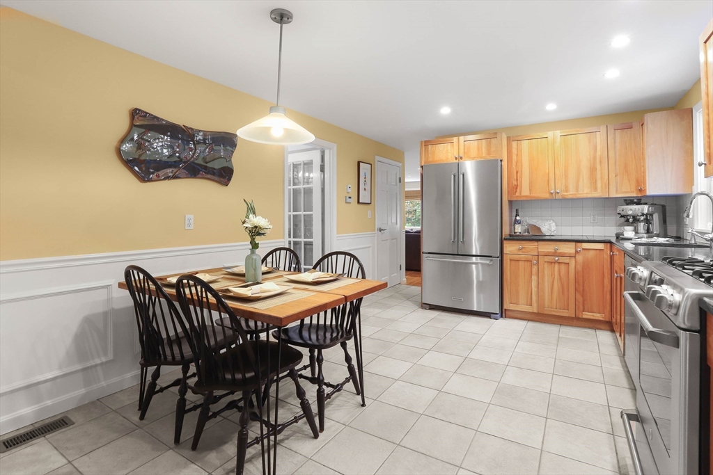 6 Mc Intosh Road Chelmsford, MA 01824 - Photo 8 of 40 Gallery Image 8
