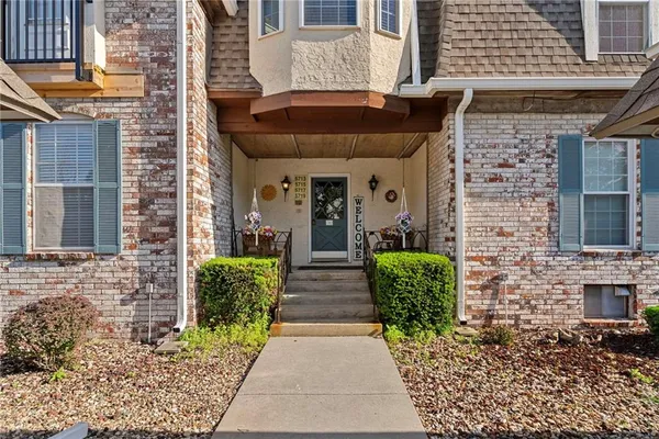 $177,000 | 5717 Metcalf Court, Overland Park, KS 66202
