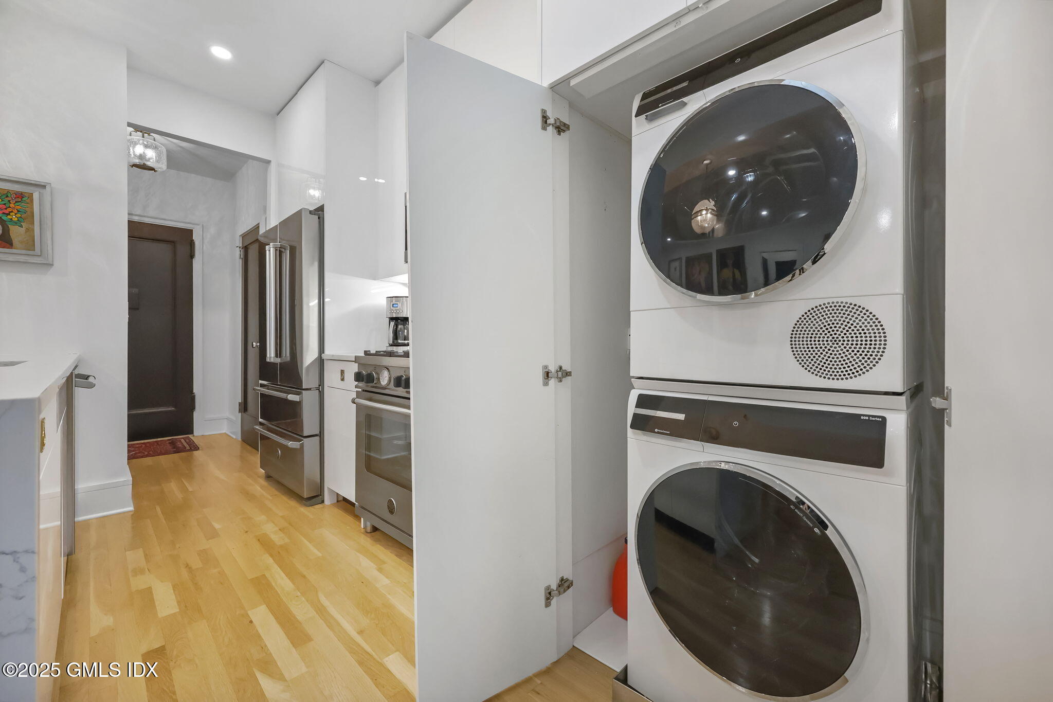 47 Lafayette Place, Unit 1H Greenwich, CT 06830 - Photo 15 of 23 a view of a kitchen with a washer and dryer