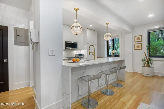 $4,500 | 47 Lafayette Place, Unit 1H, Greenwich, CT 06830