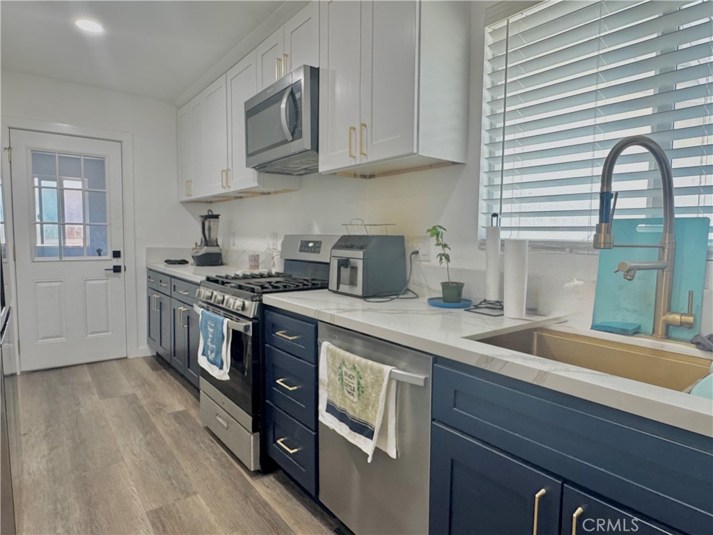 3665 Ross Street Riverside, CA 92503 - Photo 3 of 8 Beautiful Fixtures