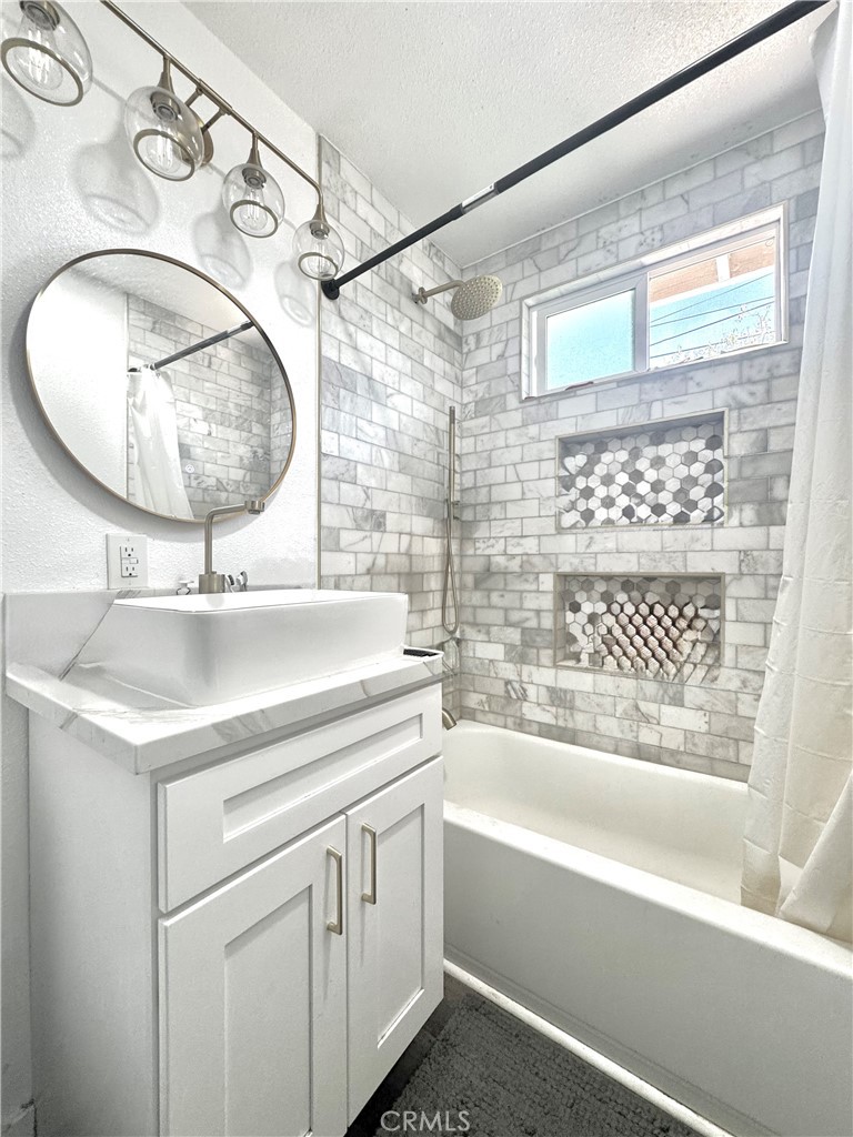 3665 Ross Street Riverside, CA 92503 - Photo 4 of 8 Bathroom