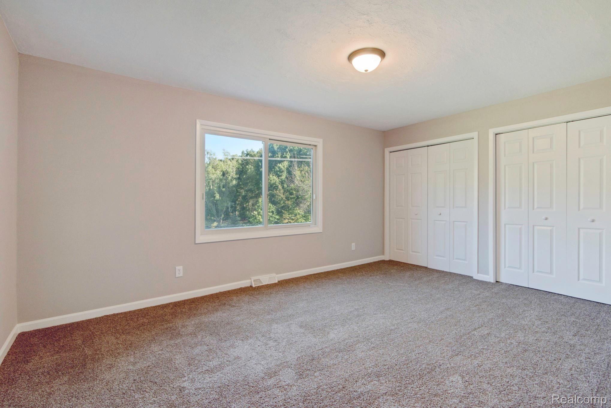 8500 Crofoot Road Fowlerville, MI 48836 - Photo 14 of 33 Master bedroom