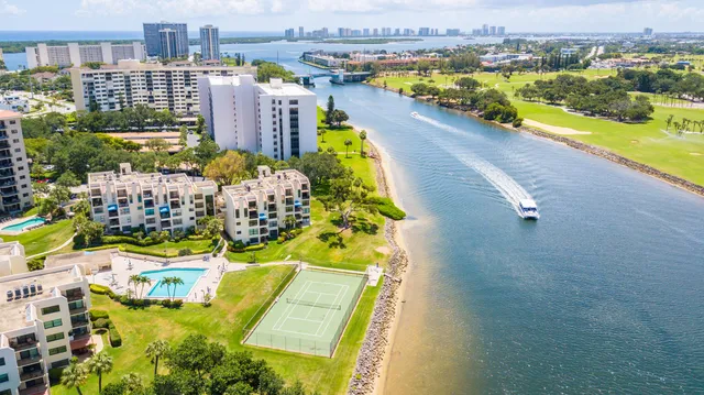 $649,000 | 372 Golfview Road, Unit 201, North Palm Beach, FL 33408