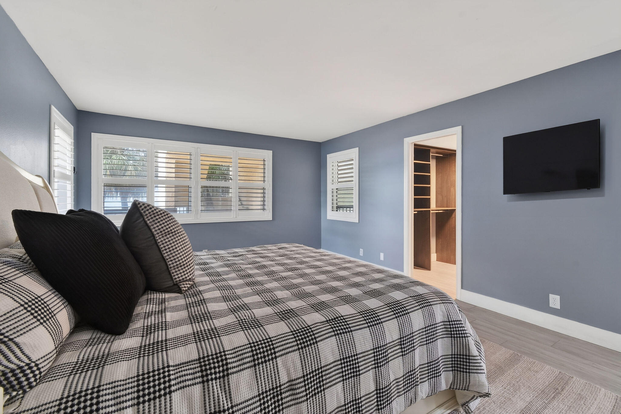 372 Golfview Road, Unit 201 North Palm Beach, FL 33408 - Photo 26 of 45 a bedroom with a bed and a flat screen tv