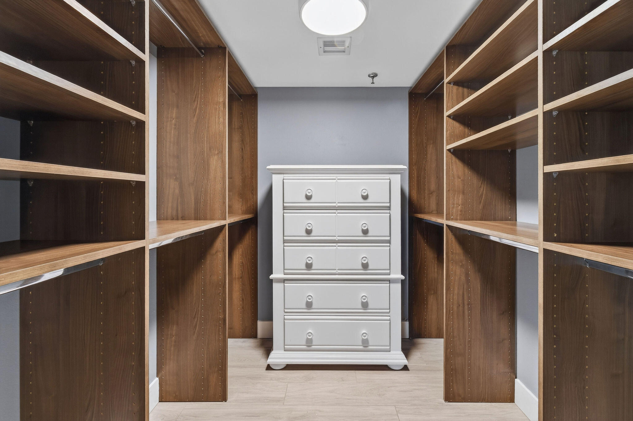 372 Golfview Road, Unit 201 North Palm Beach, FL 33408 - Photo 28 of 45 a view of walk in closet