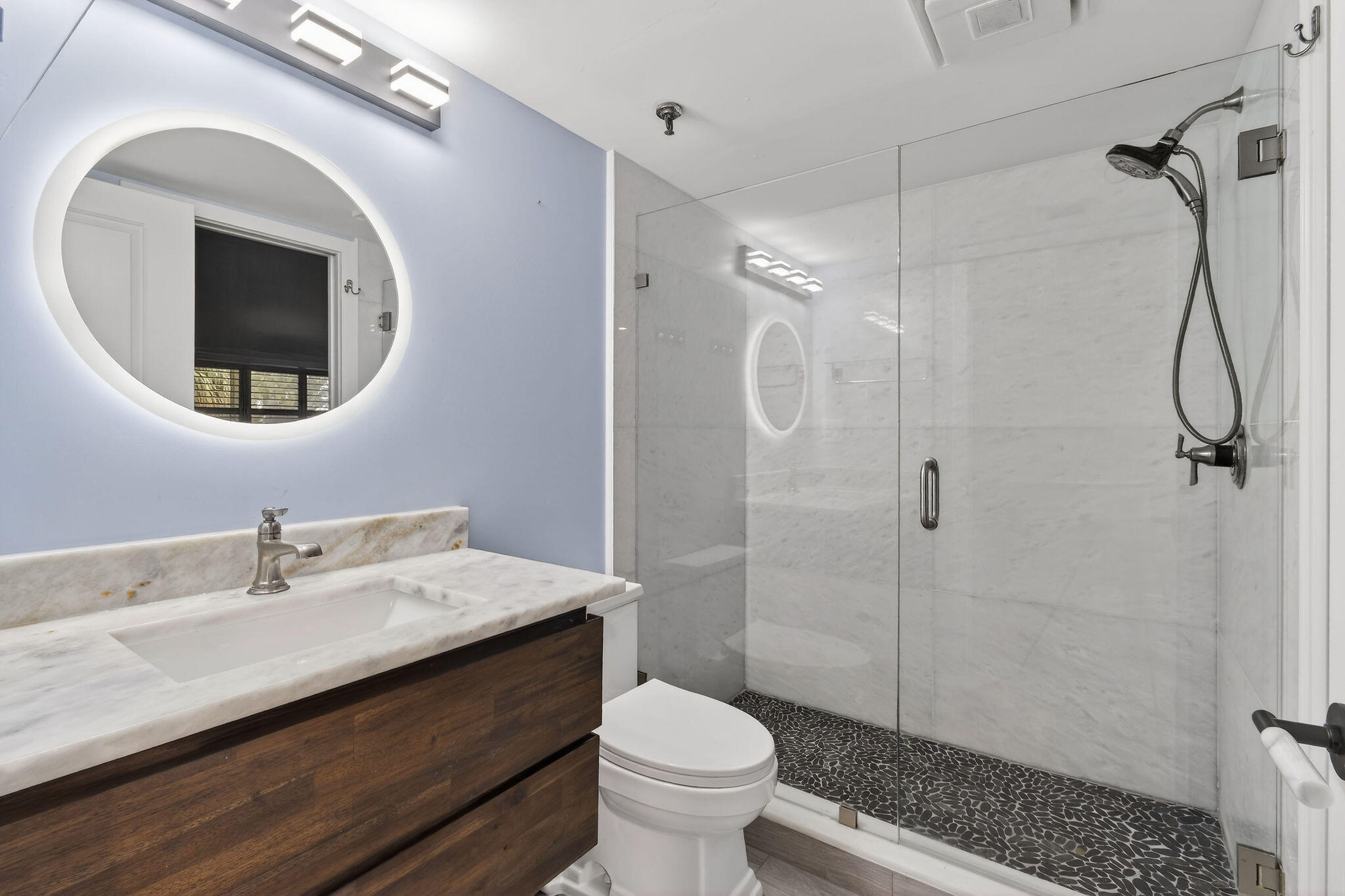 372 Golfview Road, Unit 201 North Palm Beach, FL 33408 - Photo 29 of 45 a bathroom with a sink a toilet and shower