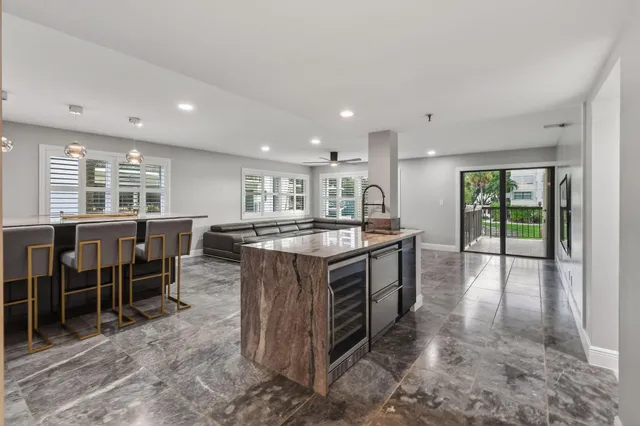 $649,000 | 372 Golfview Road, Unit 201, North Palm Beach, FL 33408