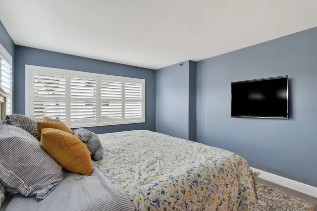 $649,000 | 372 Golfview Road, Unit 201, North Palm Beach, FL 33408