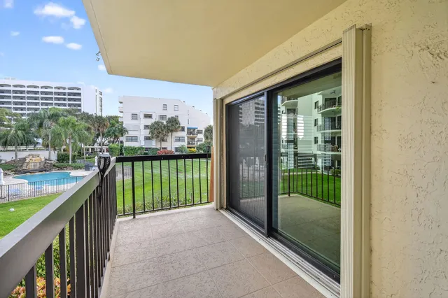 $649,000 | 372 Golfview Road, Unit 201, North Palm Beach, FL 33408