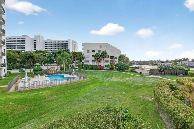$649,000 | 372 Golfview Road, Unit 201, North Palm Beach, FL 33408
