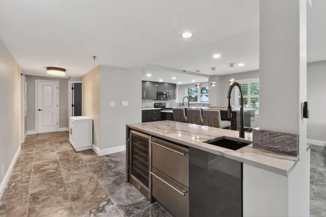 $649,000 | 372 Golfview Road, Unit 201, North Palm Beach, FL 33408