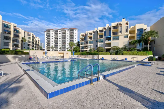 $649,000 | 372 Golfview Road, Unit 201, North Palm Beach, FL 33408