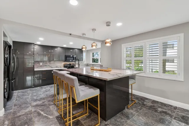 $649,000 | 372 Golfview Road, Unit 201, North Palm Beach, FL 33408