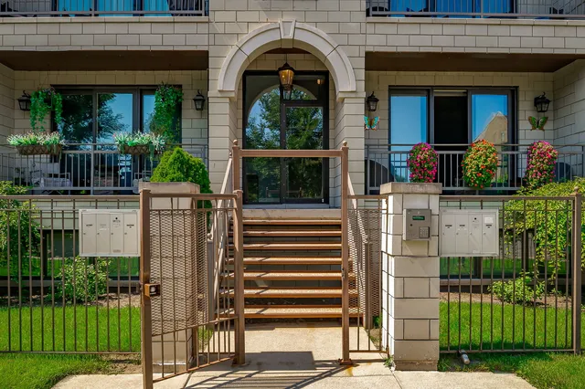$400,000 | 6438 South Woodlawn Avenue, Unit 3N, Chicago, IL 60637